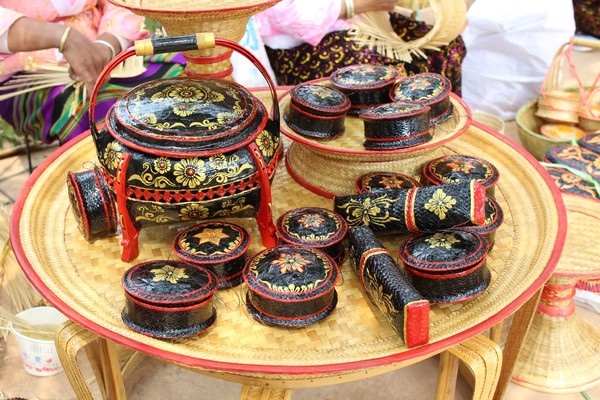 揚(yáng)州古代工藝美術(shù)品 造型異彩紛呈的收藏市場(chǎng)瑰寶